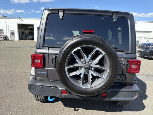 Used 2024 Jeep Wrangler Unlimited w/ Convenience Group AWD/4WD image 4