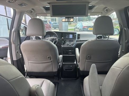 Used 2019 Toyota Sienna Limited Premium image 23