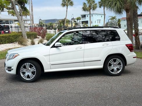 Used 2015 Mercedes-Benz GLK 350 4MATIC image 2