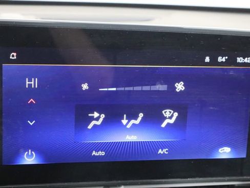 Used 2025 Chevrolet Trax LT w/ LT Convenience Package image 29