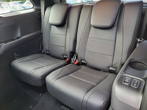 Used 2025 Mercedes-Benz GLS 450 4MATIC image 6
