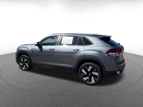 Used 2025 Volkswagen Atlas Cross Sport SE image 10