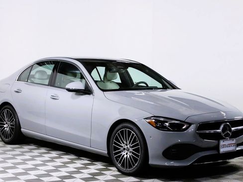 Used 2025 Mercedes-Benz C 300 4MATIC Sedan image 2