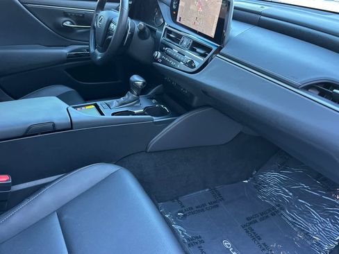 Used 2025 Lexus ES 350 w/ Premium Package image 16