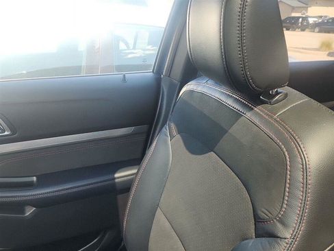 Used 2018 Ford Explorer XLT w/ Equipment Group 202A AWD/4WD image 17