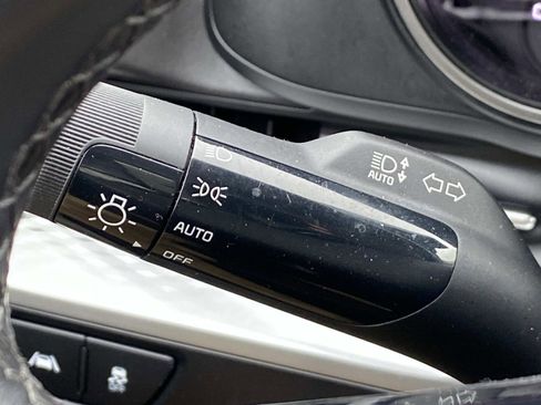 Used 2024 Kia Carnival LX FWD image 18