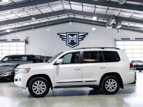 Used 2018 Toyota Land Cruiser image 1