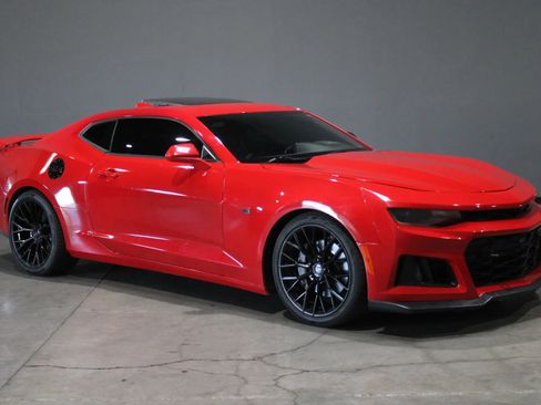 Used 2018 Chevrolet Camaro SS image 3