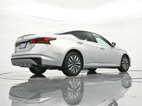Certified 2025 Nissan Altima 2.5 SV FWD image 40