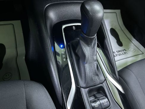 Used 2021 Toyota Corolla LE image 24