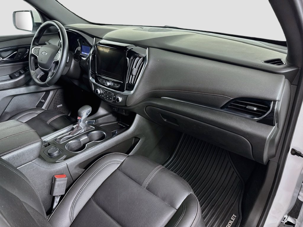 Used 2023 Chevrolet Traverse RS FWD image 30