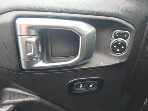 Used 2024 Jeep Wrangler Unlimited image 19