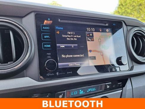 Used 2017 Toyota Tacoma TRD Sport w/ Premium & Technology Package AWD/4WD image 15