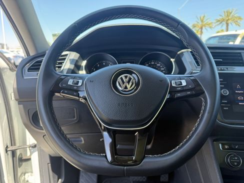Used 2021 Volkswagen Tiguan SE w/ Panoramic Sunroof Package FWD image 13