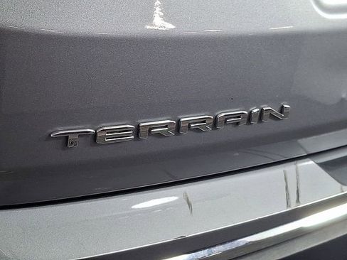 Used 2024 GMC Terrain SLT image 30