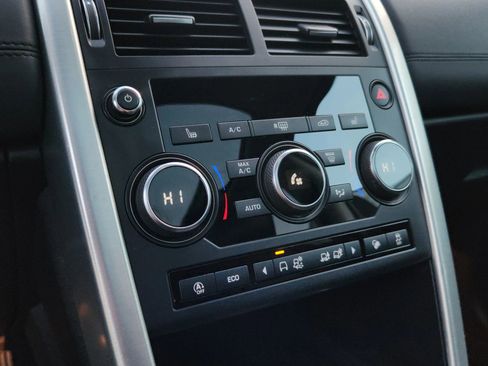 Used 2018 Land Rover Discovery Sport HSE image 13