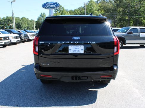 Used 2025 Ford Expedition Active AWD/4WD image 7