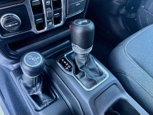 Used 2024 Jeep Wrangler Unlimited Sahara AWD/4WD image 18