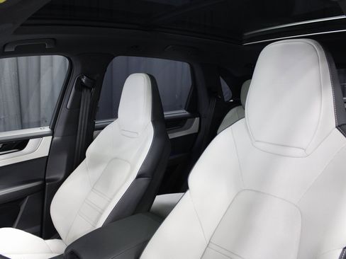 New 2026 Porsche Cayenne S image 4