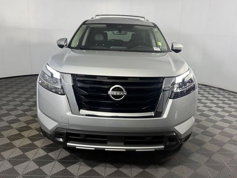 Used 2024 Nissan Pathfinder SL w/ SL Premium Package FWD image 4