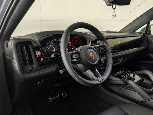 New 2026 Porsche Cayenne GTS image 4