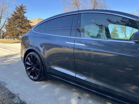 Used 2019 Tesla Model X 75D image 10