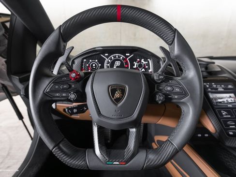 Used 2024 Lamborghini Revuelto image 25