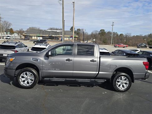 Used 2024 Nissan Titan SV w/ SV Convenience Package image 6