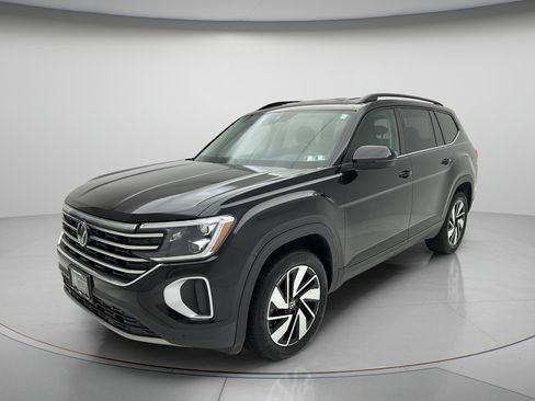 Used 2025 Volkswagen Atlas SE AWD/4WD image 3