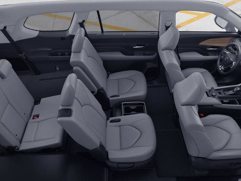 New 2026 Toyota Grand Highlander Platinum image 4