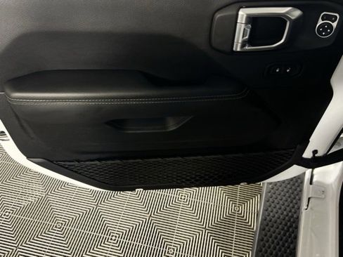 Used 2022 Jeep Wrangler Unlimited Sahara image 29