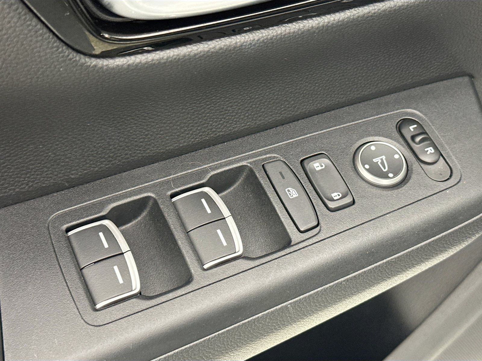 Used 2024 Honda CR-V EX-L image 17