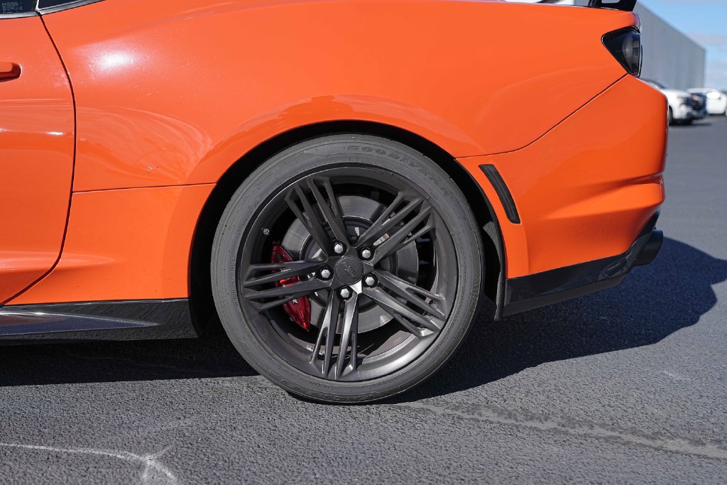 Used 2019 Chevrolet Camaro ZL1 RWD image 16