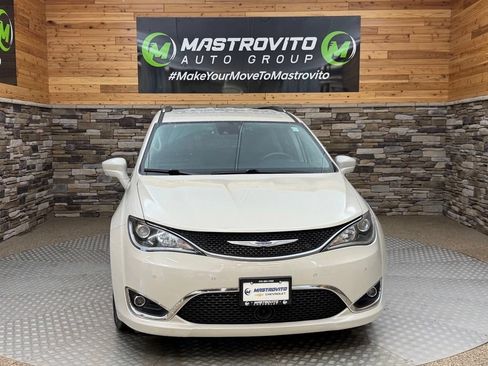 Used 2019 Chrysler Pacifica Touring-L w/ Advanced Safetytec Group FWD image 4