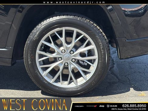 Used 2022 Jeep Grand Cherokee Summit w/ Advanced Protech Group IV AWD/4WD image 18