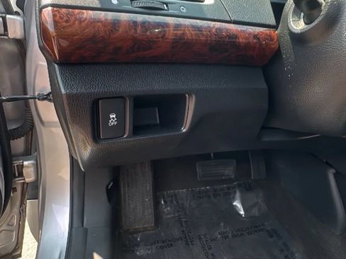Used 2011 Honda Crosstour EX-L image 12