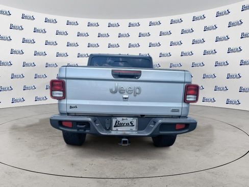 Used 2022 Jeep Gladiator Overland AWD/4WD image 4