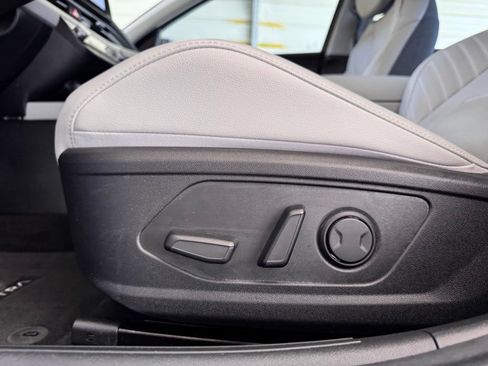 Certified 2025 Hyundai Elantra Limited FWD image 10