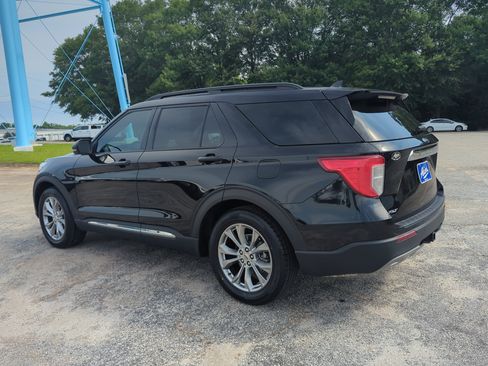 Certified 2023 Ford Explorer XLT w/ Equipment Group 202A RWD image 5