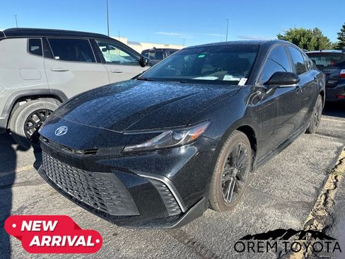 Used 2025 Toyota Camry SE w/ Convenience Package FWD image 12
