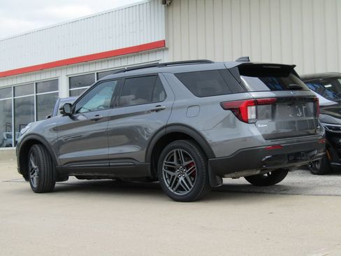 Used 2025 Ford Explorer ST-Line w/ ST-Line Street Pack AWD/4WD image 10