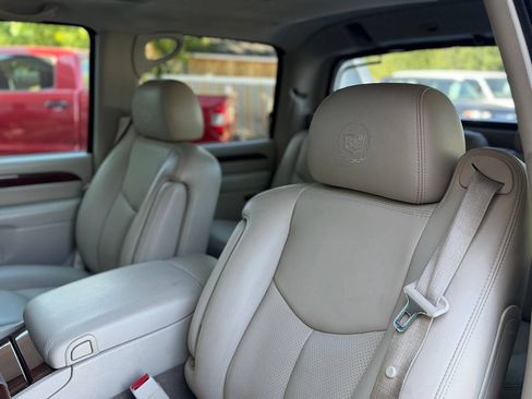 Used 2005 Cadillac Escalade EXT AWD/4WD image 10