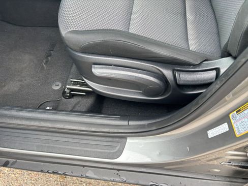 Used 2025 Kia Soul LX w/ LX Technology Package FWD image 22
