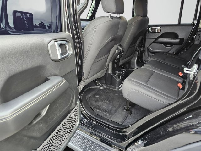 Used 2020 Jeep Wrangler Unlimited Sahara AWD/4WD image 19