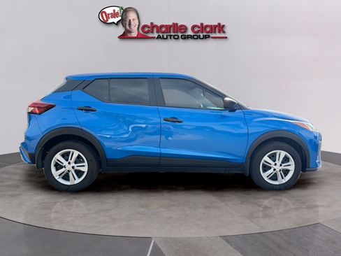 Certified 2025 Nissan Kicks Play S FWD image 6