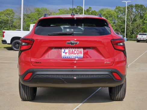 New 2026 Chevrolet Trax RS FWD image 4
