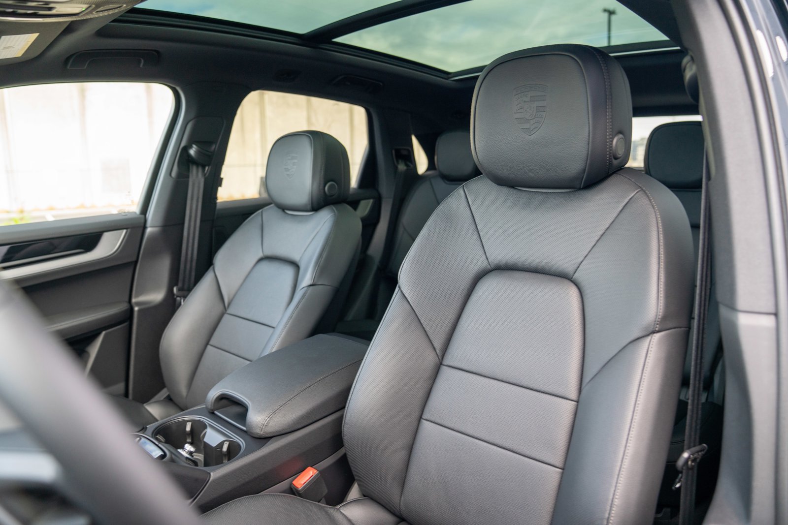 Certified 2026 Porsche Cayenne AWD/4WD image 5