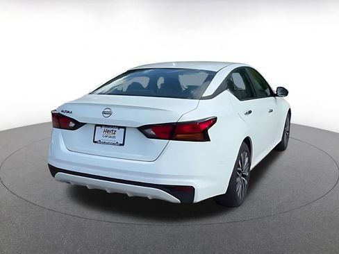 Used 2025 Nissan Altima 2.5 SV FWD image 14