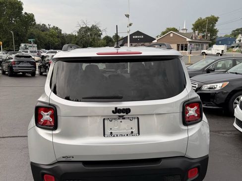 Used 2017 Jeep Renegade Altitude FWD image 7