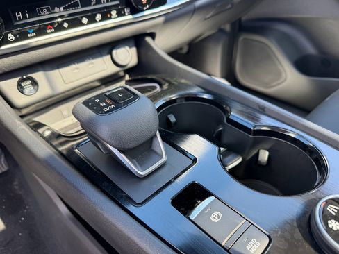 Used 2025 Nissan Rogue SL w/ Tech Package image 25